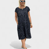 Greta - Suknelė su apvalia iškirpte ir gražiu raštu