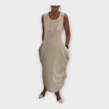 Lengvas suknelė su modernia siluetu ir kišenėmis