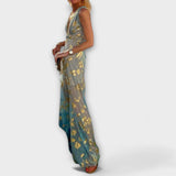 Tatiana - Sklandus Suknelė su V Formos Iškirpte