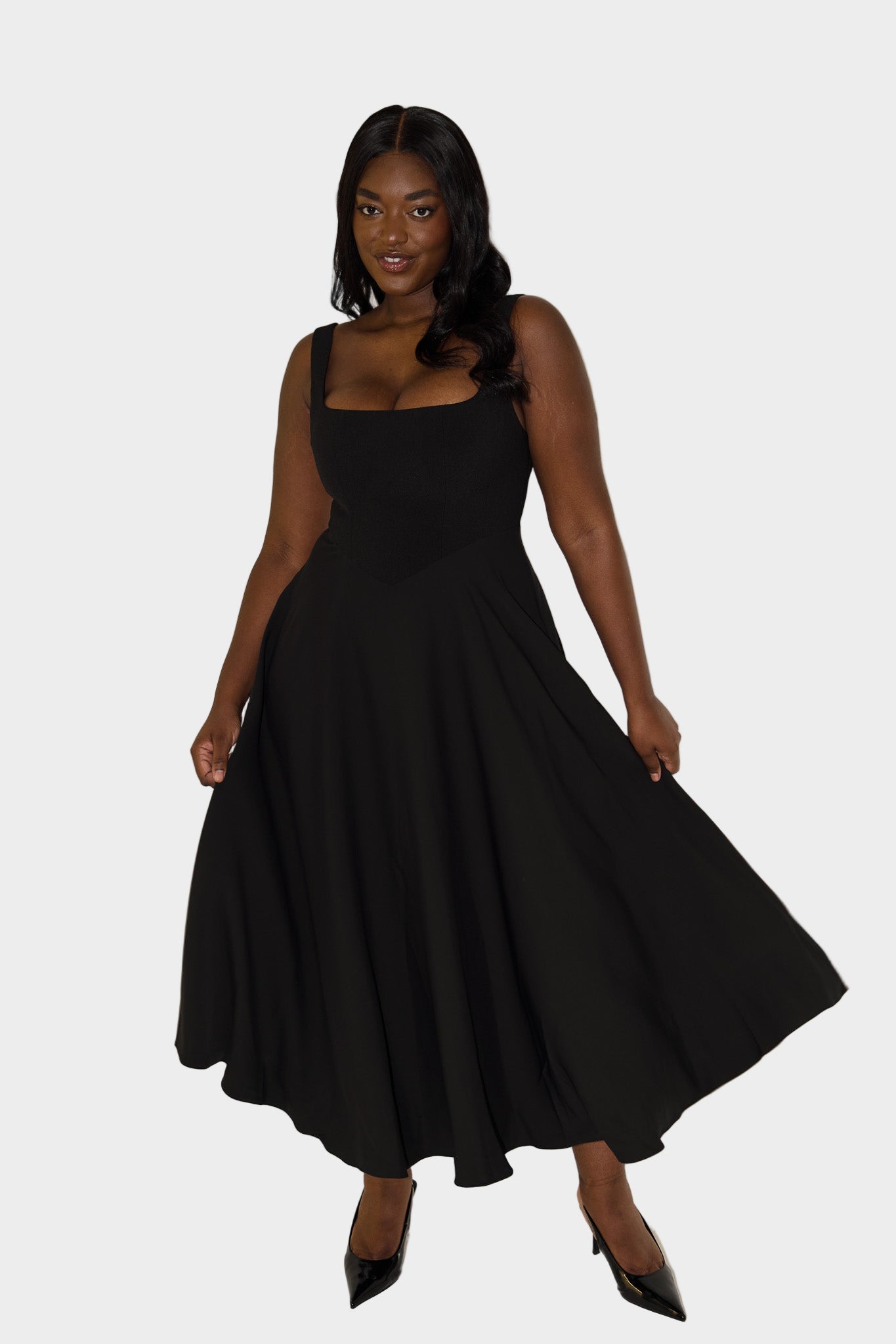 Laiko Patvarus Oro Midi Suknelė su Išskirtine Linija ir Natūralia Judesių