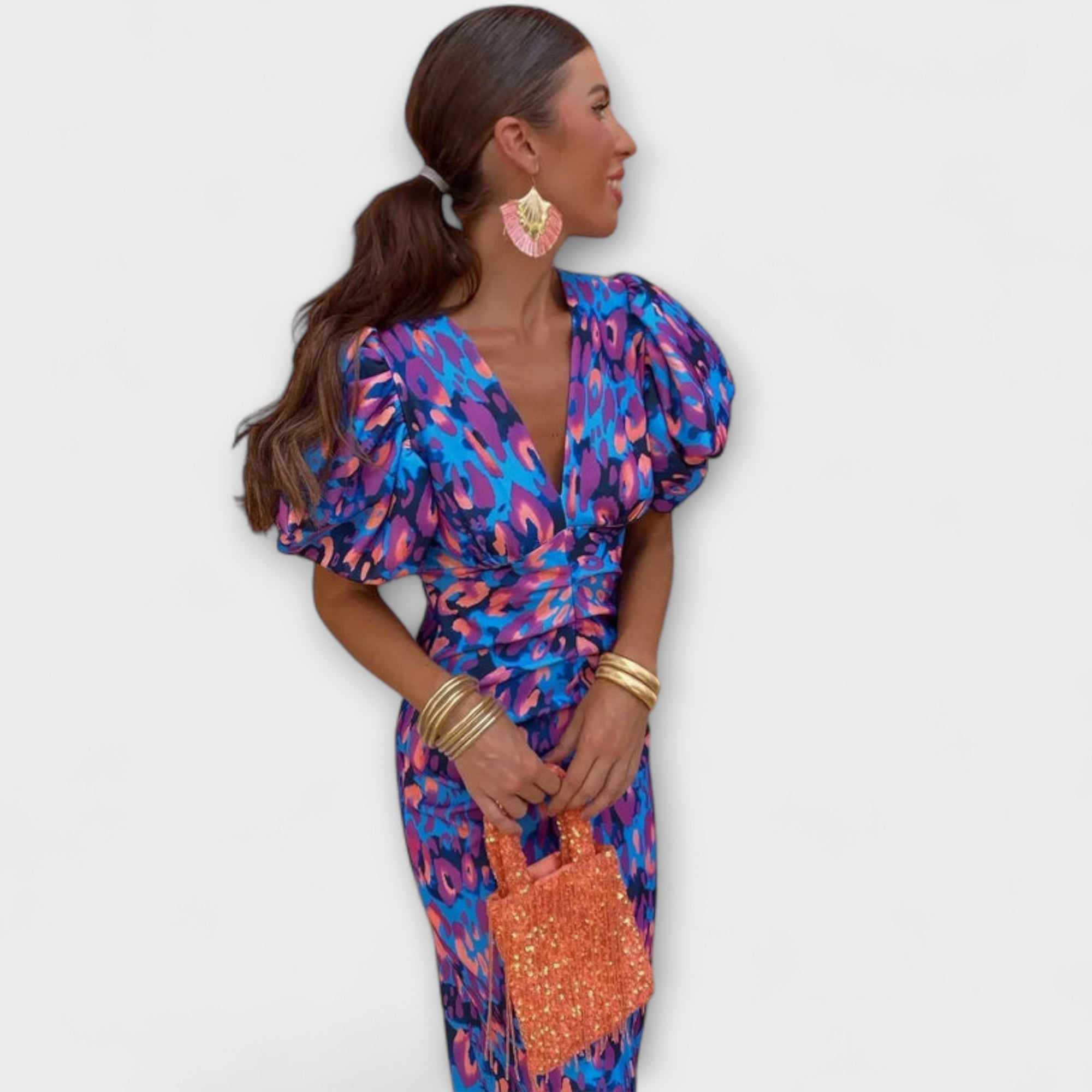 Vanessa - Elegantiška suknelė su V iškirpte