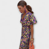 Vanessa - Elegantiška suknelė su V iškirpte