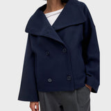 Arina | Trumpa vilnonė striukė su dvigubu užsegimu