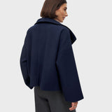 Arina | Trumpa vilnonė striukė su dvigubu užsegimu