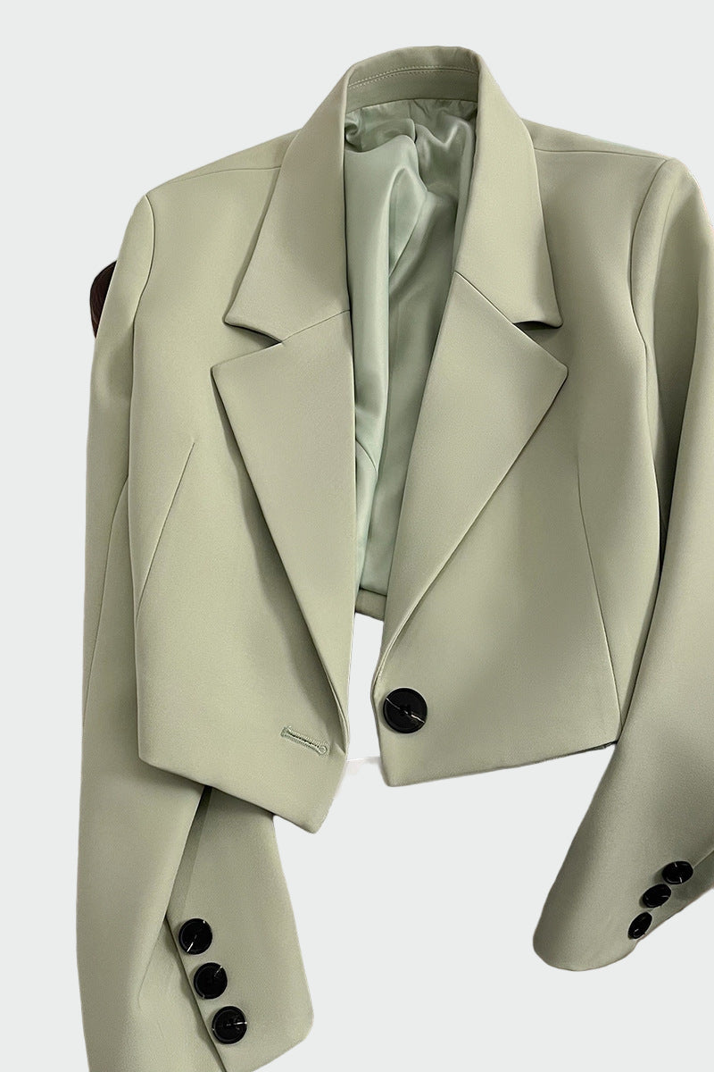 Suknelė išskirtiniu siluetu