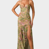 Ilga suknelė su oro elegancija ir laikinu stiliumi