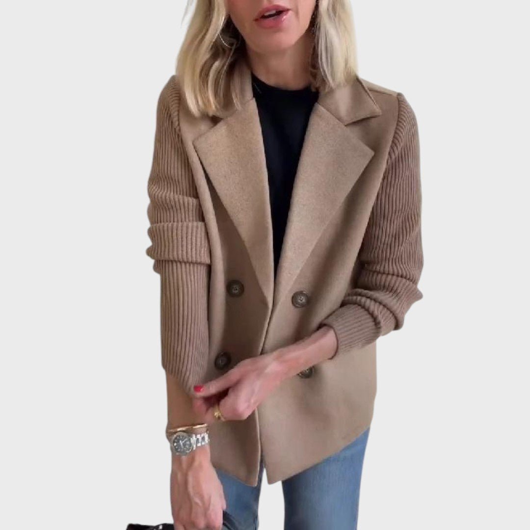 Šiluma | Elegantiškas švarkas su megztomis rankovėmis