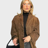 Dana | Oversize rudeninė zomšinė striukė su paprastu užsegimu