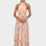 Minkštas suknelė su gėlėmis ir romantiška nuotaika